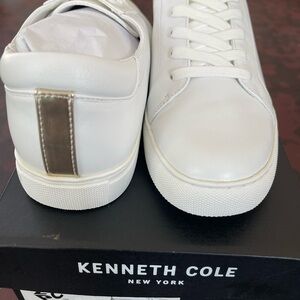 New Kenneth Cole White Leather Sneakers 8.5